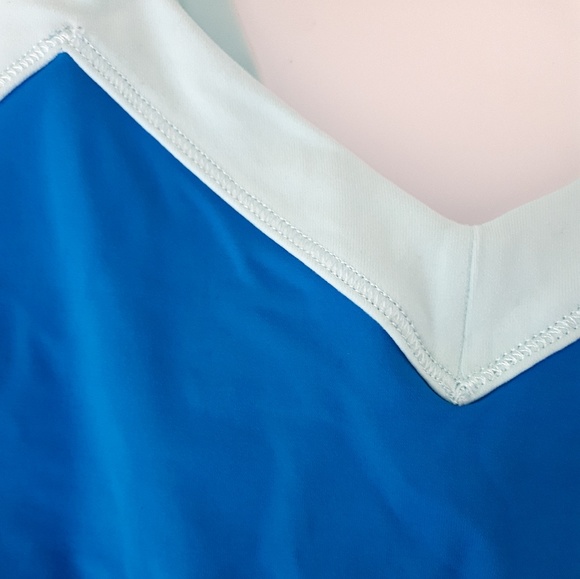 3 for 20 💙 LULULEMON Run: Mile A Minute Tank - Picture 3 of 6